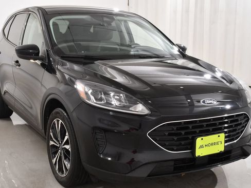Used 2022 Ford Escape SE w/ SE Sport Appearance Package AWD/4WD image 4