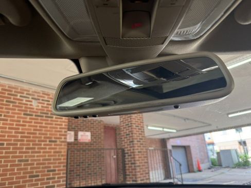 Used 2010 Mercedes-Benz E 550 Coupe image 26