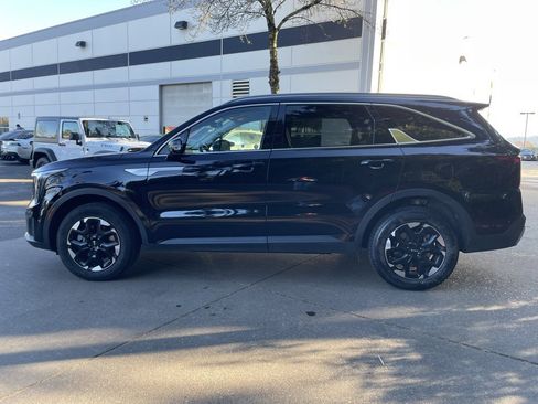 Used 2024 Kia Sorento S image 6