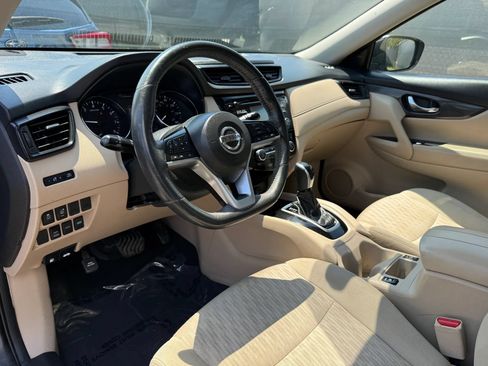 Used 2017 Nissan Rogue SV w/ Sun & Sound Touring Package AWD/4WD image 17