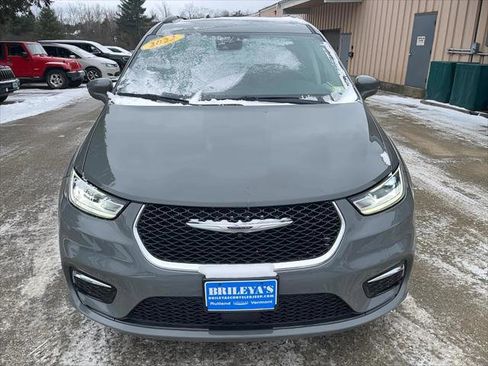 Certified 2022 Chrysler Pacifica Touring-L image 2