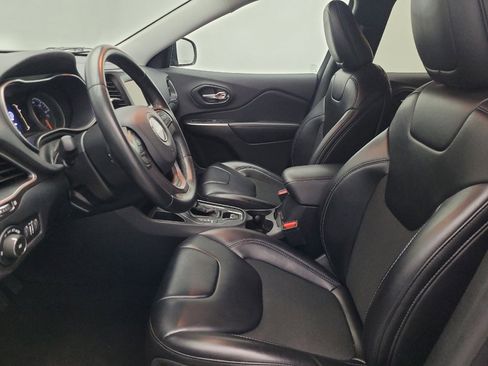 Used 2019 Jeep Cherokee Latitude Plus image 17