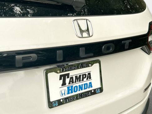 Used 2023 Honda Pilot Touring image 8