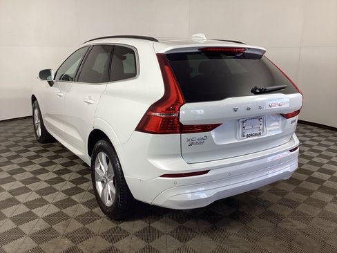 Used 2022 Volvo XC60 B5 Momentum AWD/4WD image 4