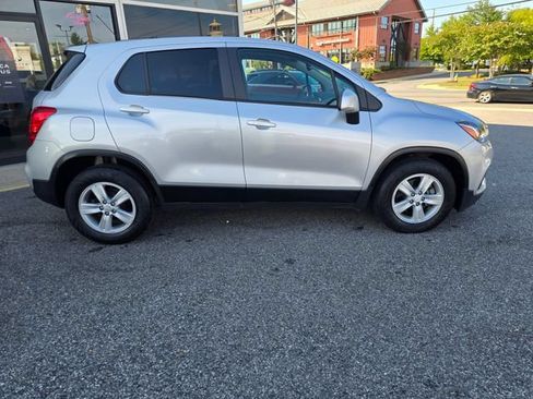 Used 2020 Chevrolet Trax LS FWD image 36