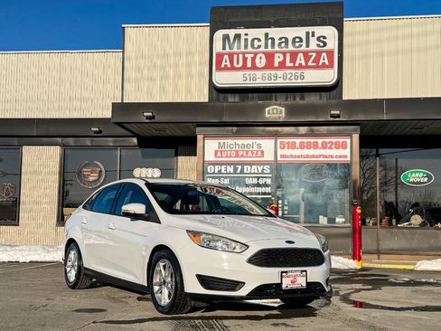 Used 2016 Ford Focus SE w/ Reverse Sensing Package image 2