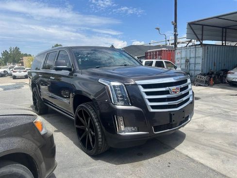 Used 2017 Cadillac Escalade ESV Premium Luxury AWD/4WD image 5