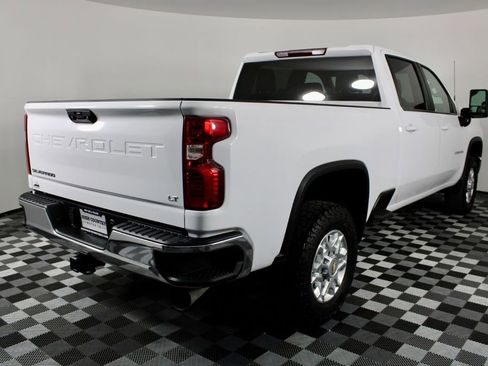 Used 2023 Chevrolet Silverado 2500 LT AWD/4WD image 9