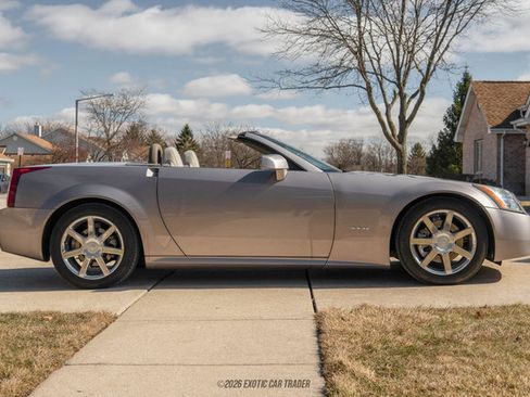 Used 2004 Cadillac XLR image 9
