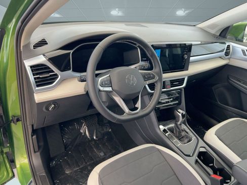 New 2026 Volkswagen Taos SE image 4