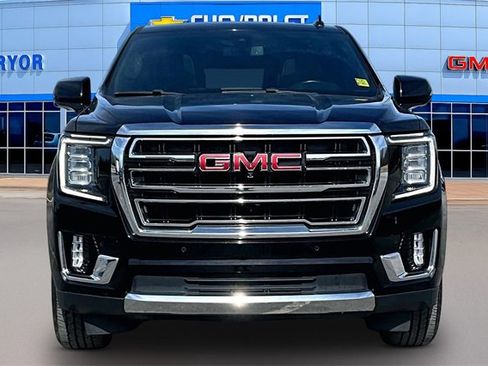 Used 2022 GMC Yukon XL SLT w/ SLT Premium Package image 2