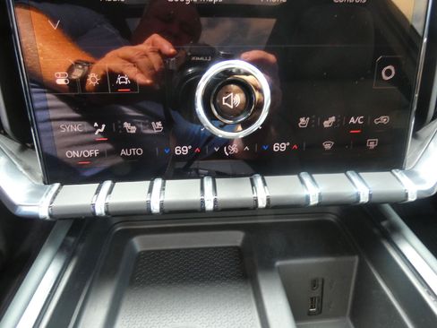 Certified 2025 GMC Acadia AT4 w/ Luxury Package AWD/4WD image 24
