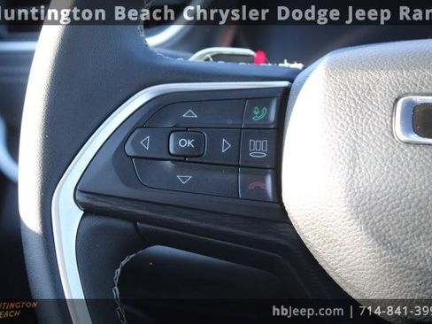 Used 2025 Jeep Grand Cherokee Laredo X image 15