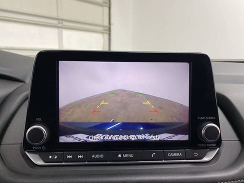 Used 2024 Nissan Rogue SV image 25