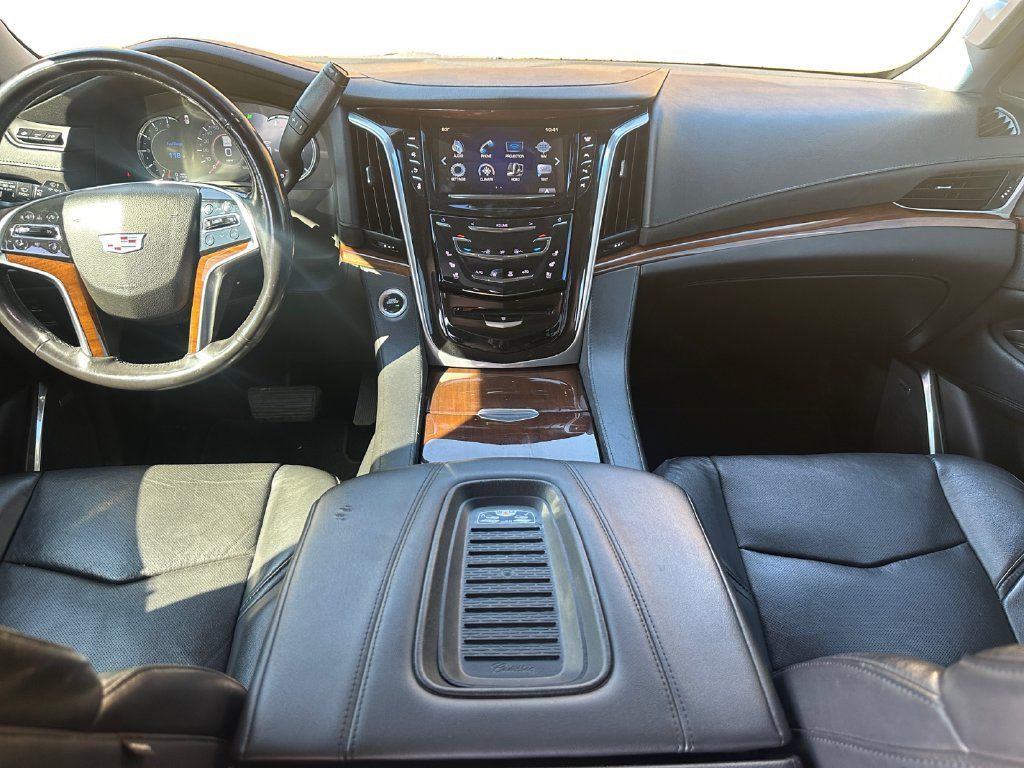 Used 2019 Cadillac Escalade Premium Luxury AWD/4WD image 8