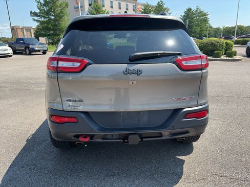 Used 2016 Jeep Cherokee Trailhawk w/ Comfort/Convenience Group AWD/4WD image 4