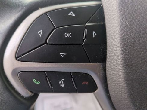 Used 2022 Jeep Grand Cherokee Laredo E RWD image 17