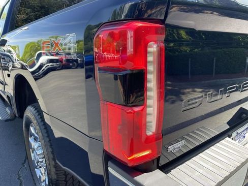 Used 2023 Ford F250 Lariat w/ Lariat Ultimate Package AWD/4WD image 37