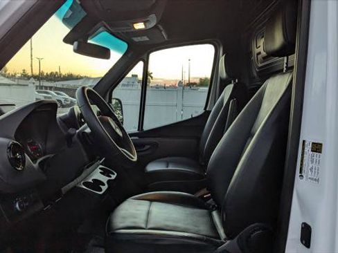 Used 2025 Mercedes-Benz Sprinter 2500 image 14