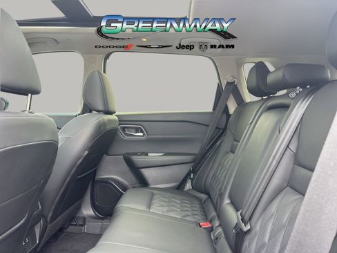 Used 2025 Nissan Rogue Platinum image 22