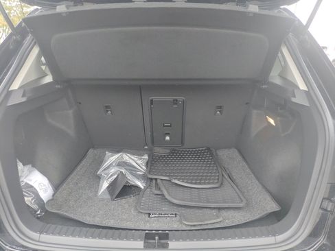 Certified 2022 Volkswagen Taos SEL w/ Panoramic Sunroof Package image 11