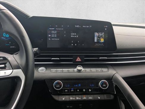 Used 2025 Hyundai Elantra SEL FWD image 12