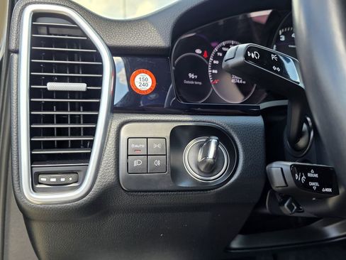 Used 2023 Porsche Cayenne Platinum Edition image 33