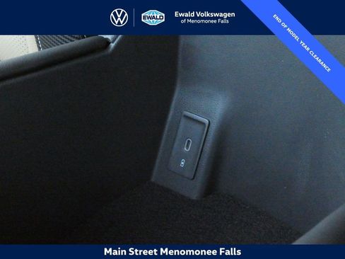 New 2025 Volkswagen Atlas Cross Sport SE AWD/4WD image 17