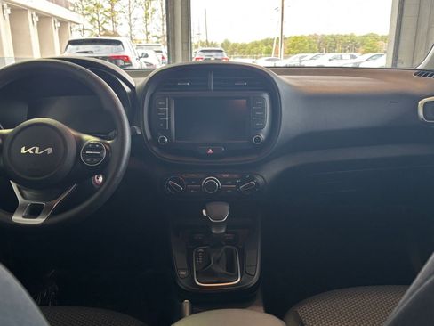 Used 2025 Kia Soul LX w/ LX Technology Package image 18