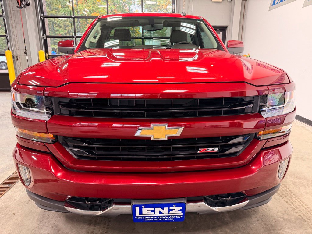 Used 2018 Chevrolet Silverado 1500 LT w/ LT Convenience Package AWD/4WD image 3