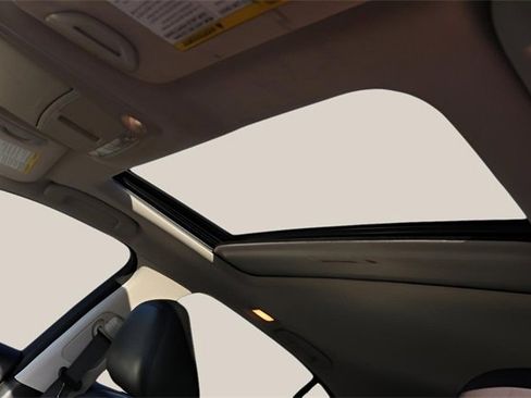 Used 2017 INFINITI Q50 2.0t w/ Moonroof Package image 10