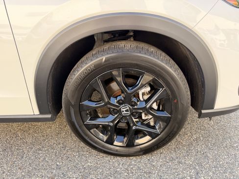 Used 2024 Honda HR-V Sport image 10