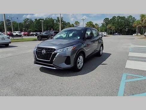 New 2025 Nissan Kicks Play S image 21