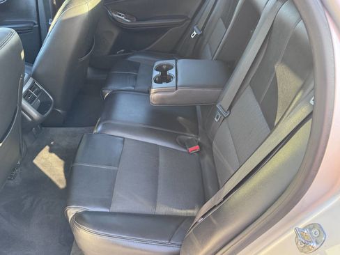 Used 2015 Chevrolet Impala LT w/ Convenience Package FWD image 8