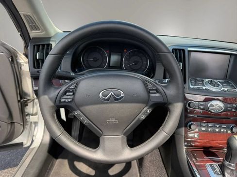 Used 2014 INFINITI Q60 Convertible w/ Premium Package RWD image 30