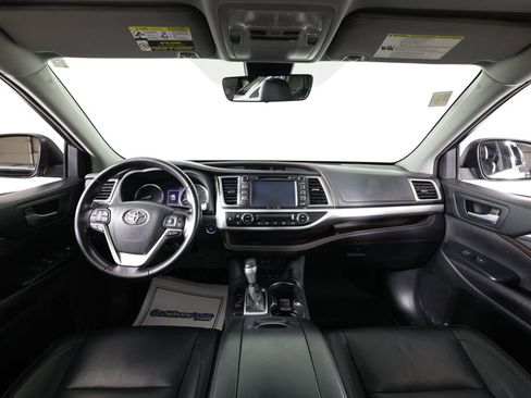 Used 2017 Toyota Highlander XLE image 28