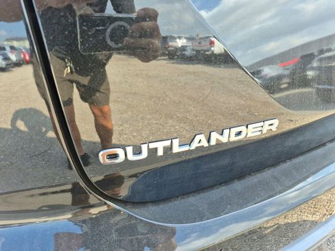 New 2026 Mitsubishi Outlander SE image 13