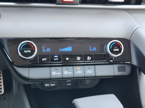 New 2025 Hyundai Elantra Sport image 16