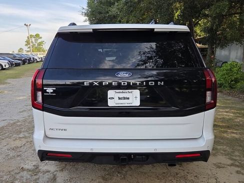 Used 2025 Ford Expedition Active RWD image 13