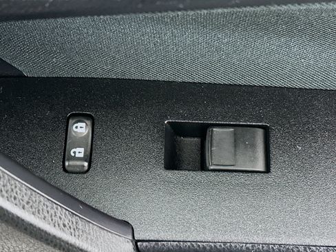 Used 2018 Toyota Corolla LE image 28