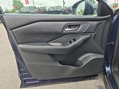 Used 2024 Nissan Rogue SV FWD image 12