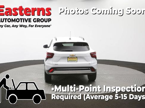 Used 2025 Chevrolet Trax LT FWD image 37