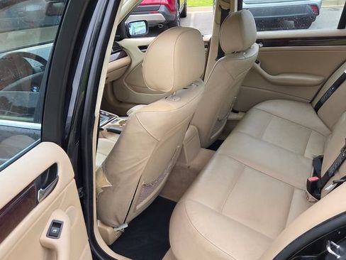 Used 2005 BMW 330i Sedan RWD image 7