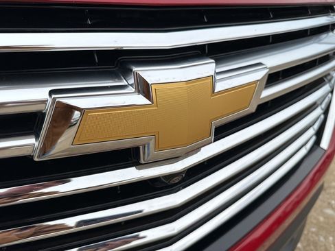 Used 2023 Chevrolet Traverse Premier image 38