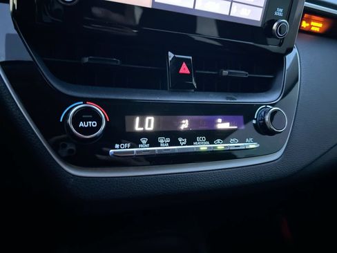 Used 2020 Toyota Corolla LE FWD image 23