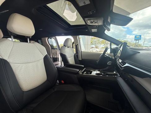 Used 2026 Toyota Sienna Limited FWD image 29
