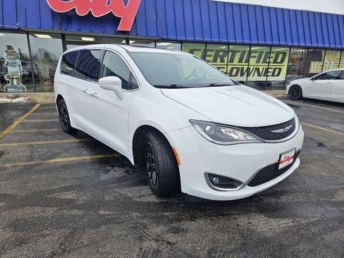 Used 2020 Chrysler Pacifica Touring w/ Cold Weather Group image 8