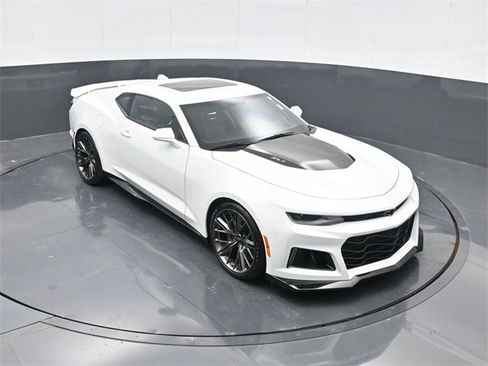 Used 2020 Chevrolet Camaro ZL1 image 1