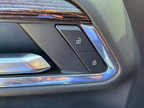 Used 2024 GMC Sierra 2500 SLE w/ SLE Value Package; image 9