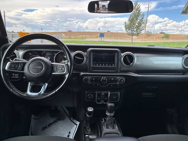 Used 2021 Jeep Gladiator Overland w/ Trailer Tow Package AWD/4WD image 12